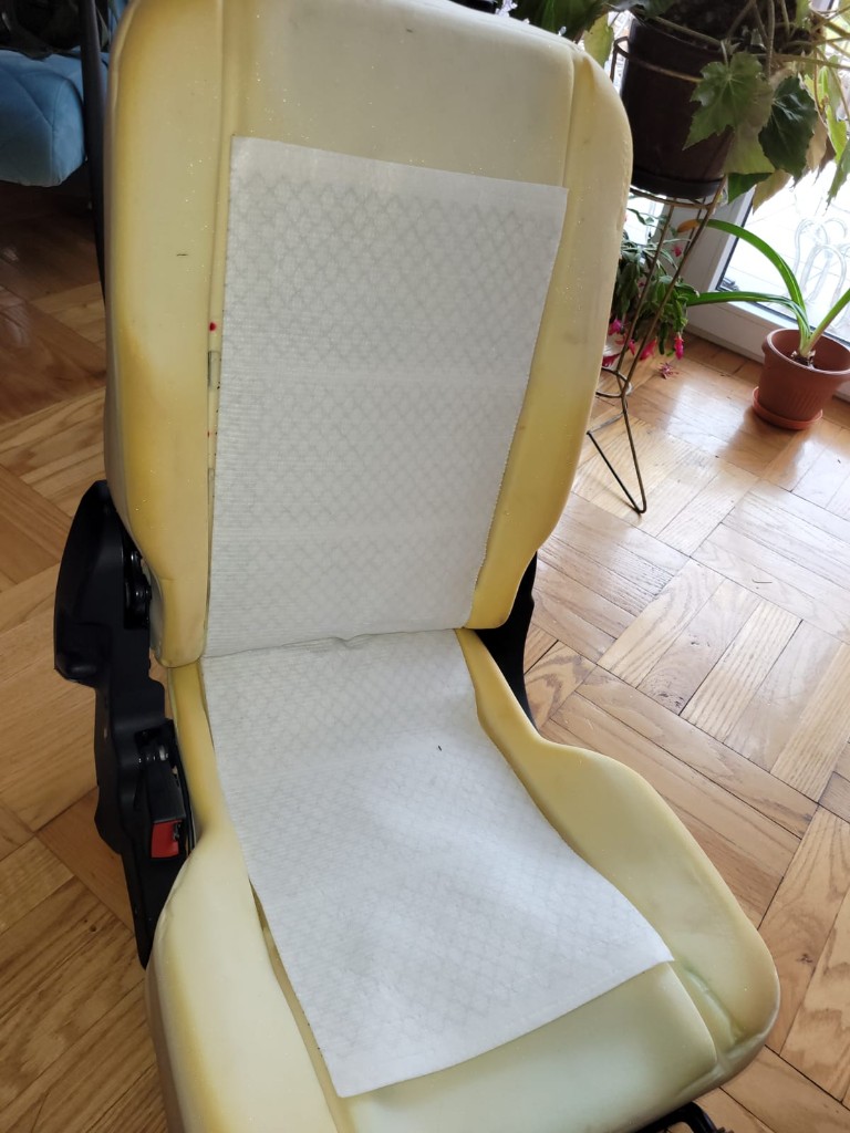 Demontaż fotela — przygotowanie do tapicerki