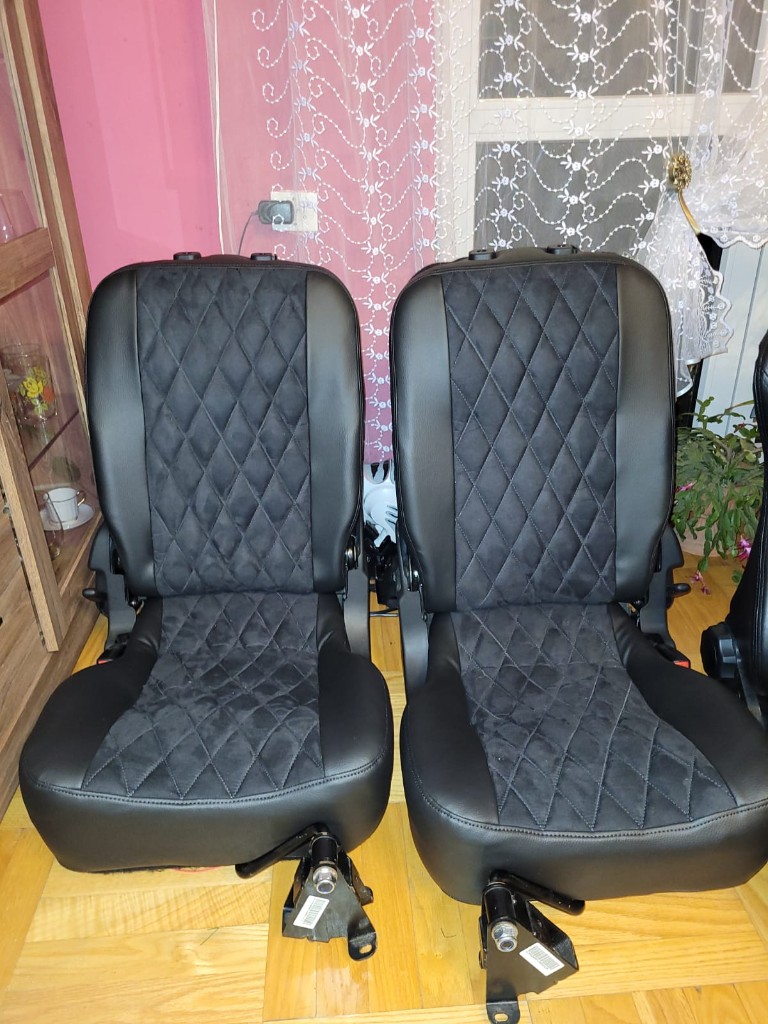 Gotowe fotele przed montażem w pojeździe